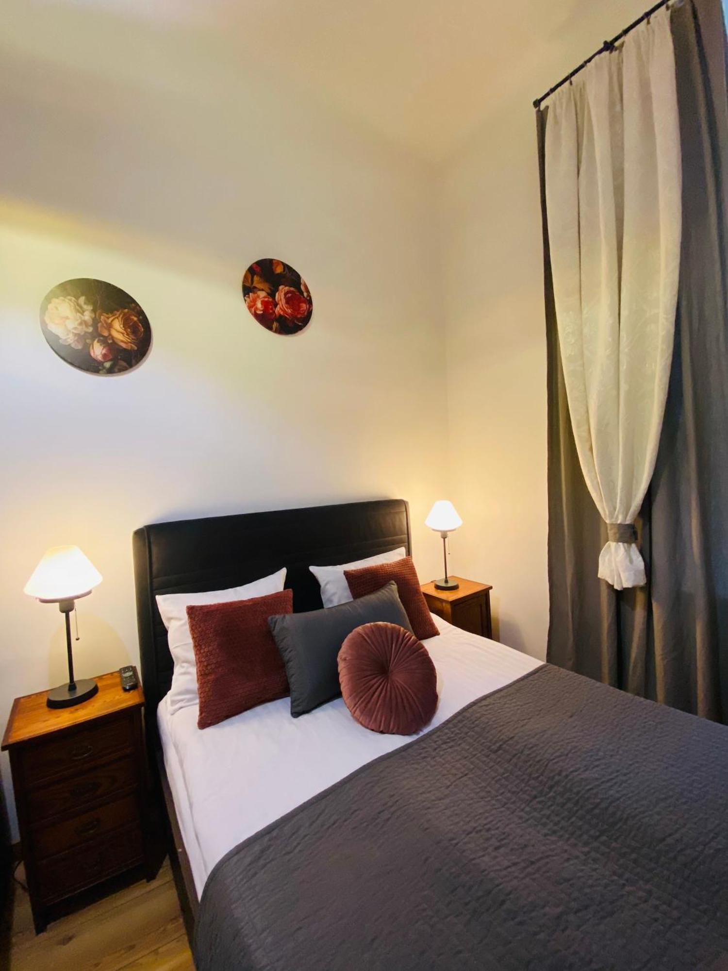 Krakow Apartments & Rooms Kültér fotó